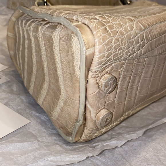 🔥❤️Nancy Gonzalez For TSE Luxe Cream Crocodile NWOTs Mini (Nano) ThreeWay Speedy - Picture 4 of 15